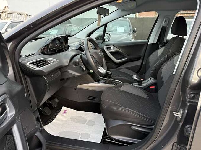 Peugeot 2008 1.2i PURETECH 83PK NAVIGATIE CARPLAY BLUETOOTH A/C