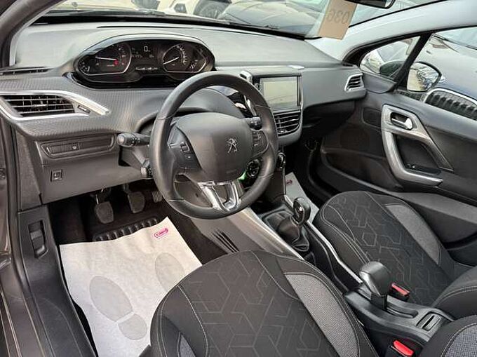 Peugeot 2008 1.2i PURETECH 83PK NAVIGATIE CARPLAY BLUETOOTH A/C