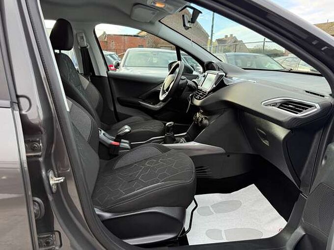 Peugeot 2008 1.2i PURETECH 83PK NAVIGATIE CARPLAY BLUETOOTH A/C