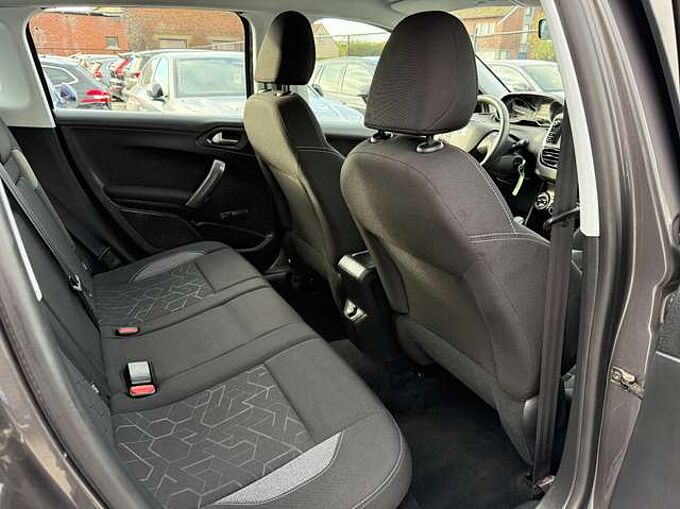 Peugeot 2008 1.2i PURETECH 83PK NAVIGATIE CARPLAY BLUETOOTH A/C