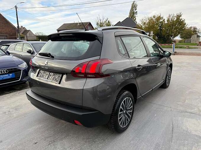 Peugeot 2008 1.2i PURETECH 83PK NAVIGATIE CARPLAY BLUETOOTH A/C