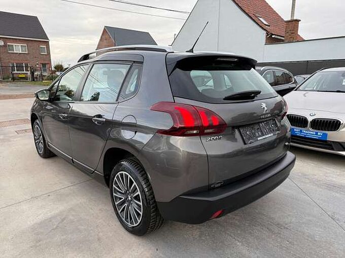 Peugeot 2008 1.2i PURETECH 83PK NAVIGATIE CARPLAY BLUETOOTH A/C