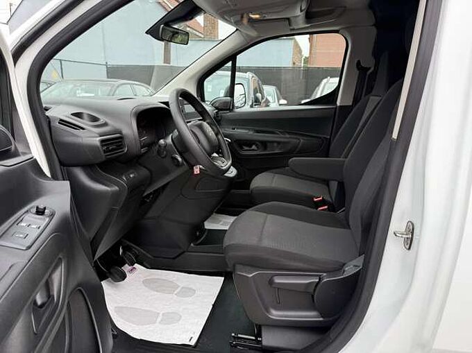 Citroen Berlingo 1.2i PURETECH LICHTE VRACHT DAB BLUETOOTH PDC A/C