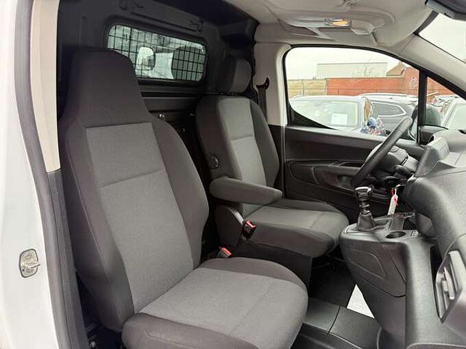 Citroen Berlingo 1.2i PURETECH LICHTE VRACHT DAB BLUETOOTH PDC A/C