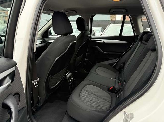 BMW X1 1.5i 136PK AUTOMAAT FACELIFT NAVIGATIE DAB LED PDC