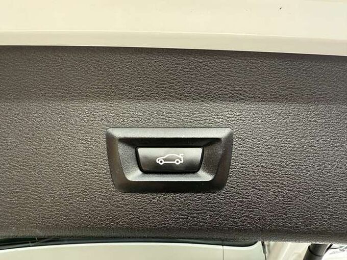 BMW X1 1.5i 136PK AUTOMAAT FACELIFT NAVIGATIE DAB LED PDC