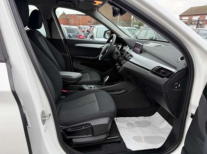 BMW X1 1.5i 136PK AUTOMAAT FACELIFT NAVIGATIE DAB LED PDC