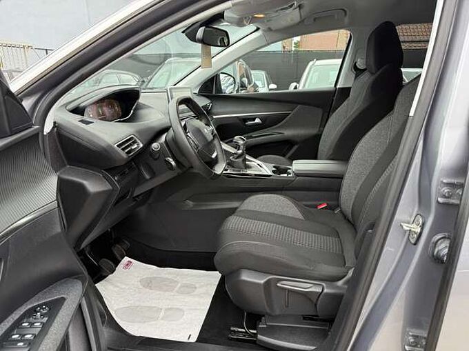 Peugeot 5008 1.2i 130PK NAVIGATIE CAMERA CARPLAY DAB ZETELVERWA