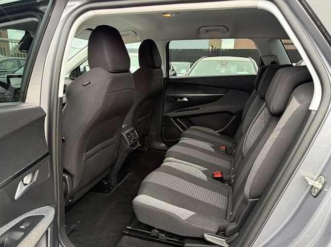 Peugeot 5008 1.2i 130PK NAVIGATIE CAMERA CARPLAY DAB ZETELVERWA