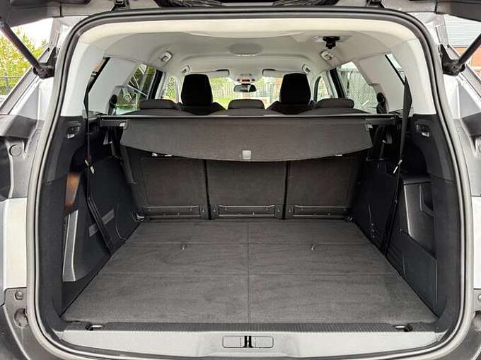 Peugeot 5008 1.2i 130PK NAVIGATIE CAMERA CARPLAY DAB ZETELVERWA