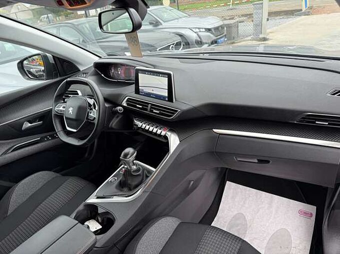 Peugeot 5008 1.2i 130PK NAVIGATIE CAMERA CARPLAY DAB ZETELVERWA