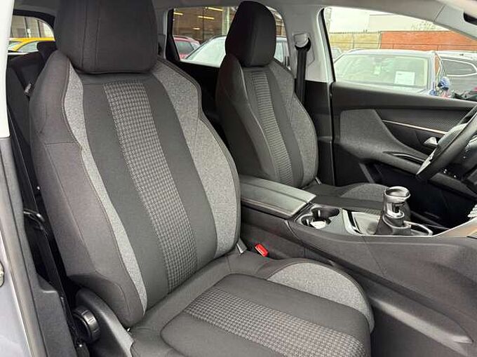 Peugeot 5008 1.2i 130PK NAVIGATIE CAMERA CARPLAY DAB ZETELVERWA