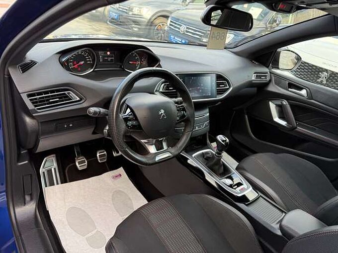 Peugeot 308 1.2i PURETECH SW GT-LINE NAVI LEDER PANO-DAK LED