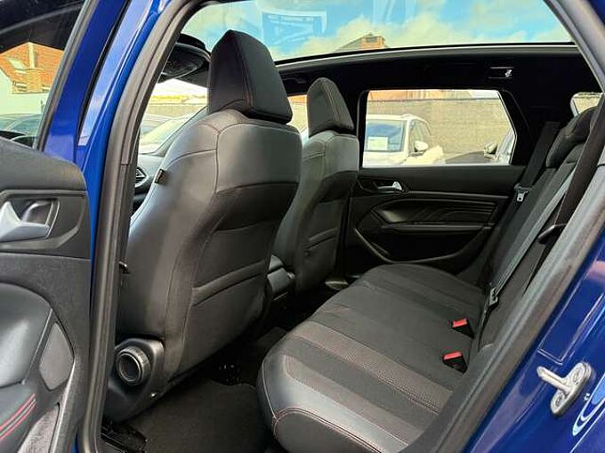 Peugeot 308 1.2i PURETECH SW GT-LINE NAVI LEDER PANO-DAK LED