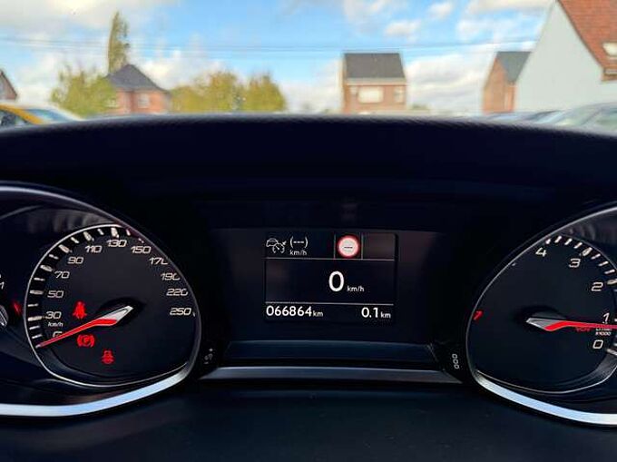 Peugeot 308 1.2i PURETECH SW GT-LINE NAVI LEDER PANO-DAK LED