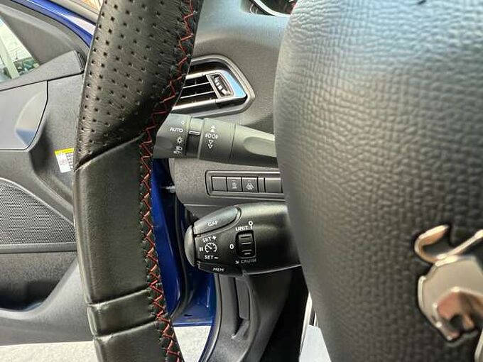 Peugeot 308 1.2i PURETECH SW GT-LINE NAVI LEDER PANO-DAK LED