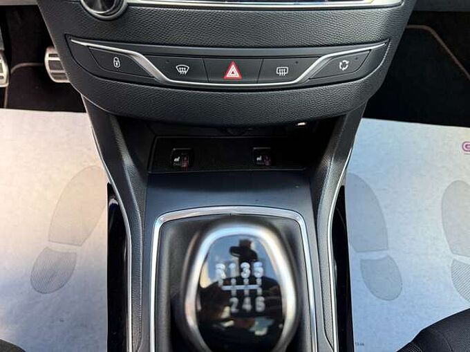 Peugeot 308 1.2i PURETECH SW GT-LINE NAVI LEDER PANO-DAK LED