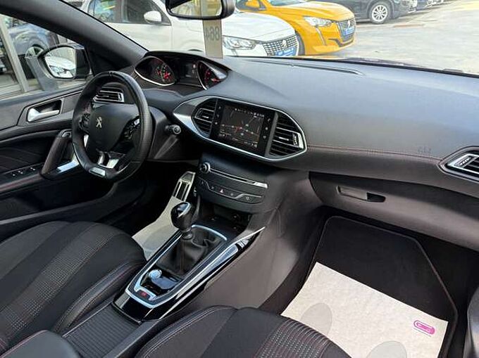 Peugeot 308 1.2i PURETECH SW GT-LINE NAVI LEDER PANO-DAK LED