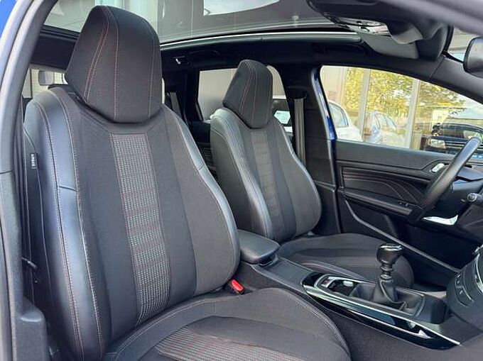 Peugeot 308 1.2i PURETECH SW GT-LINE NAVI LEDER PANO-DAK LED