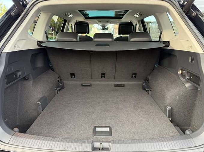 Volkswagen Tiguan Allspace 1.5 TSI DSG AUTOMAAT NAVI ZWART LEDER OPENDAK 360