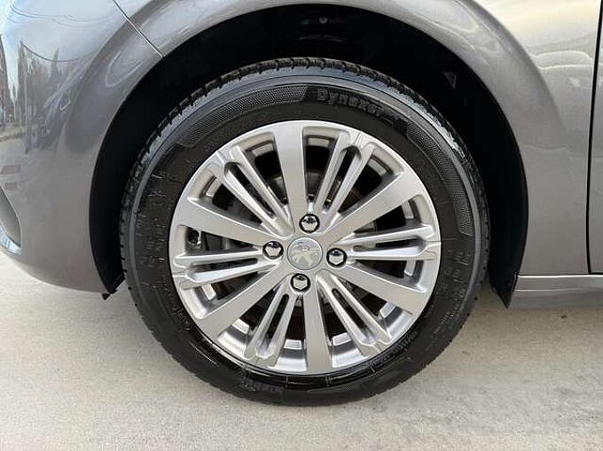 Peugeot 208 1.2i 82PK 5-DEURS NAVIGATIE PDC CARPLAY TREKHAAK