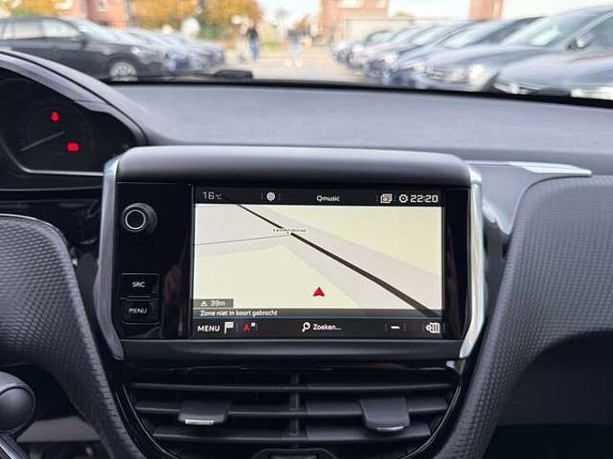 Peugeot 208 1.2i 82PK 5-DEURS NAVIGATIE PDC CARPLAY TREKHAAK