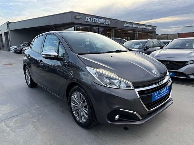 Peugeot 208 1.2i 82PK 5-DEURS NAVIGATIE PDC CARPLAY TREKHAAK