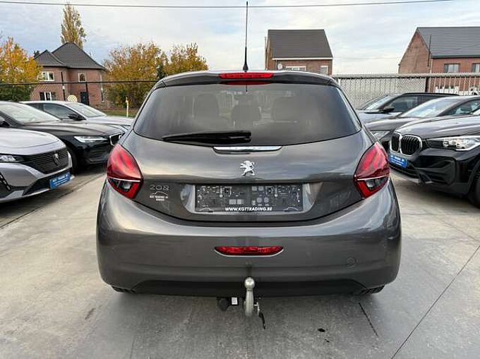 Peugeot 208 1.2i 82PK 5-DEURS NAVIGATIE PDC CARPLAY TREKHAAK